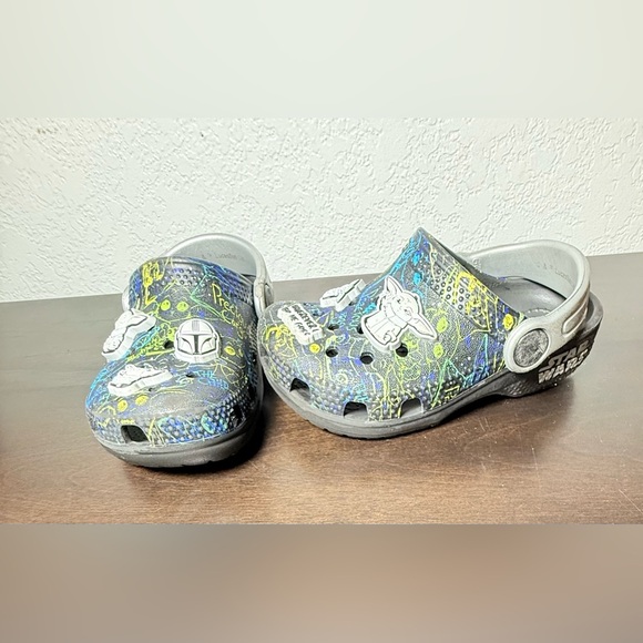 Crocs Unisex-Child Classic Grogu Clog - Picture 1 of 4